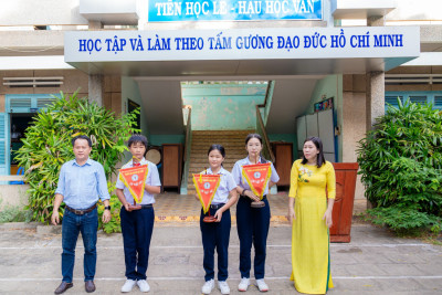 Sinh hoạt dưới cờ với chủ điểm "Tôn sư trọng đạo". Năm học 2024 - 2025