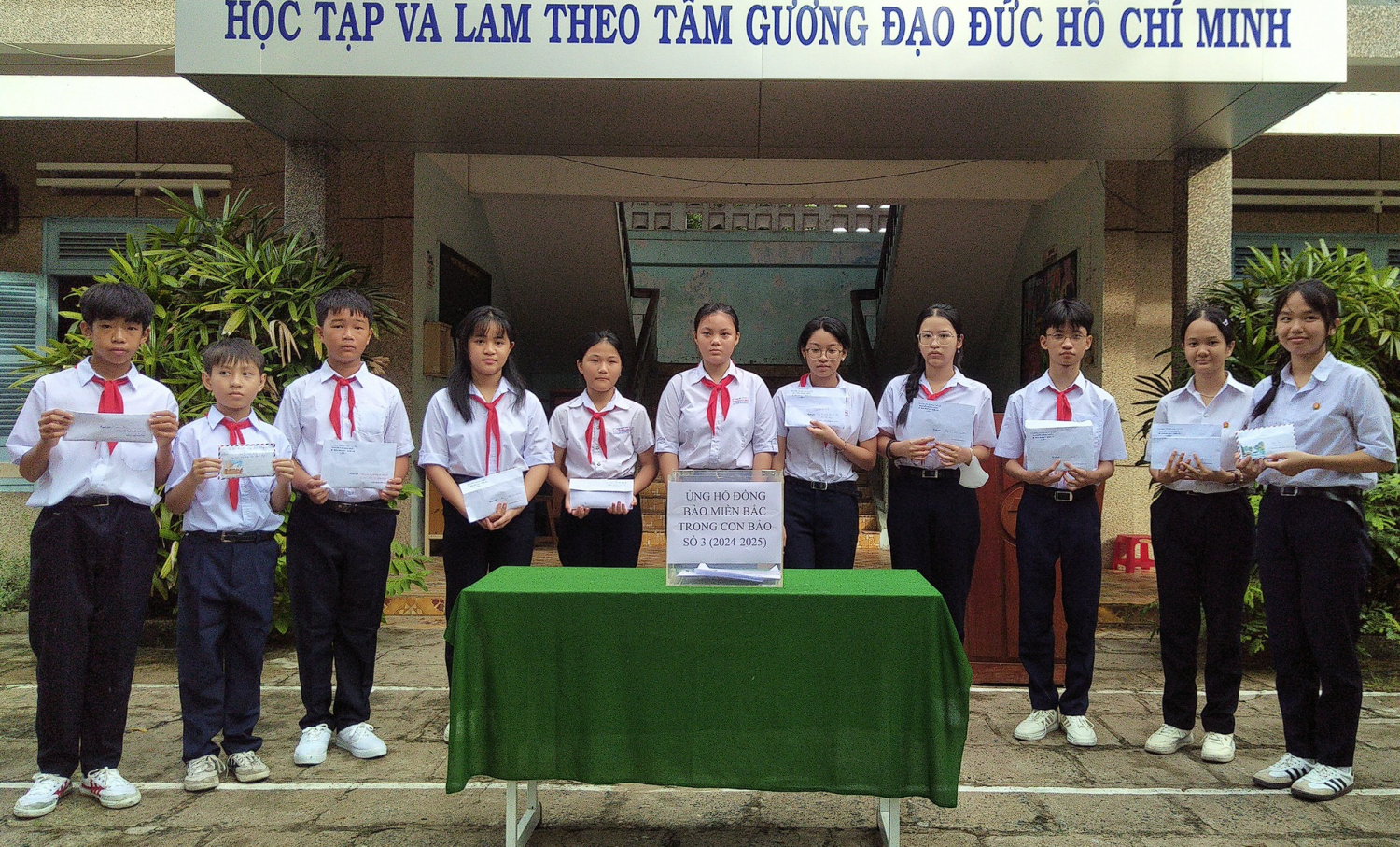 CHUNG TAY SẺ CHIA CÙNG ĐỒNG BÀO MIỀN BẮC
