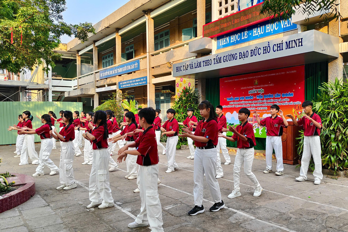 Ngày hội "Thiếu nhi vui khỏe - Tiến bước lên Đoàn"
