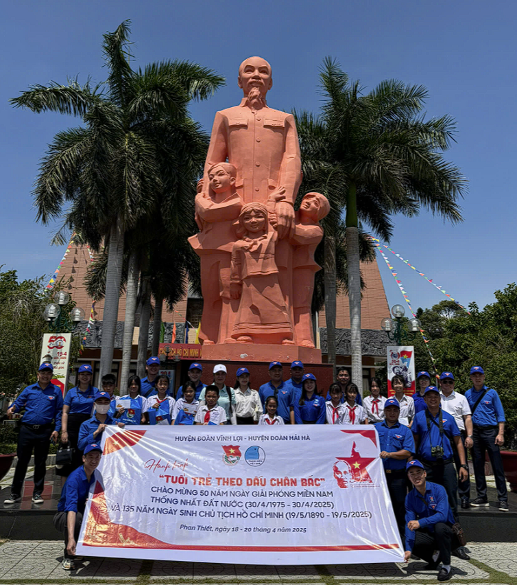 Huyện Đoàn Vĩnh Lợi ,Tỉnh Bạc Liêu Tặng Quà Cho Học Sinh Trường THCS Nguyễn Đình Chiểu