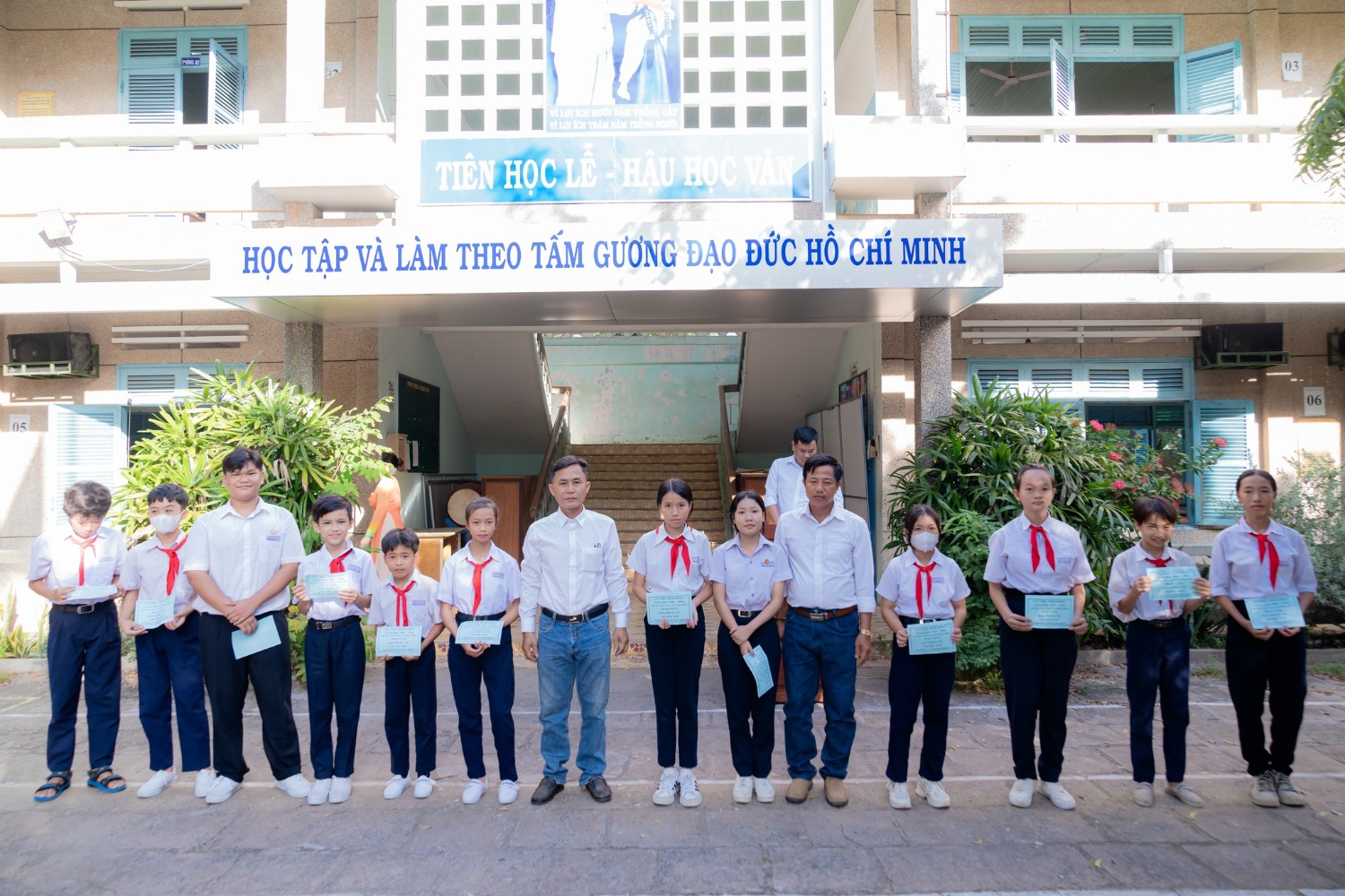 Sinh hoạt dưới cờ, chủ điểm "Tôn sư trọng đạo", năm học 2024-2024-2025