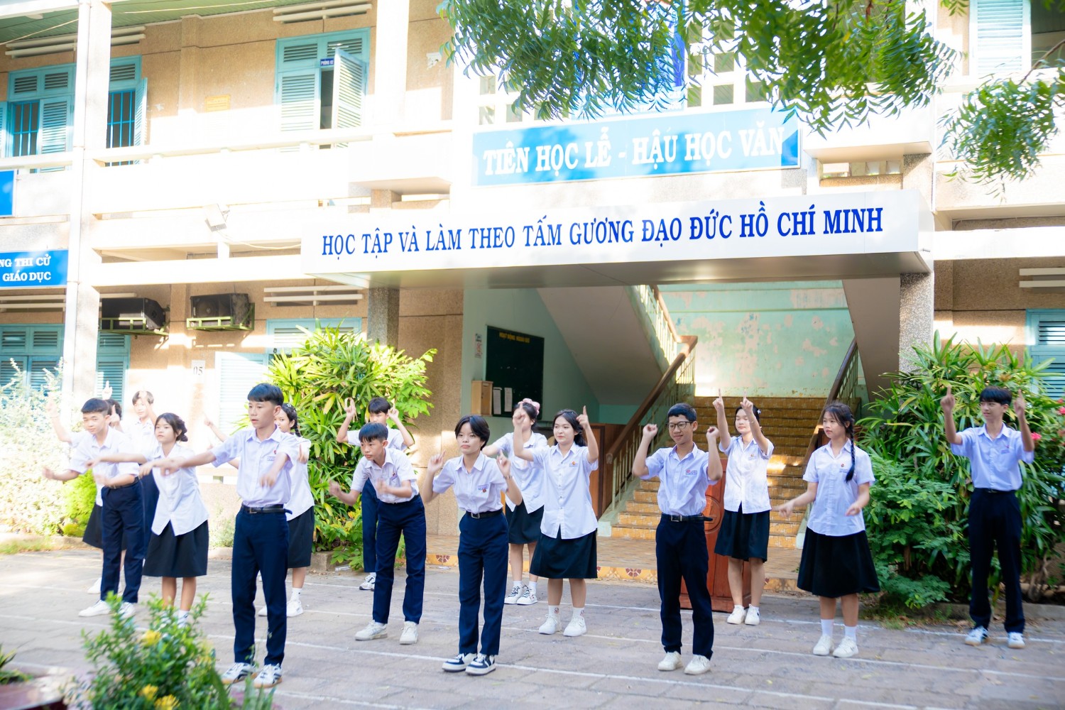 Sinh hoạt dưới cờ, chủ điểm "Tôn sư trọng đạo", năm học 2024-2024-2025