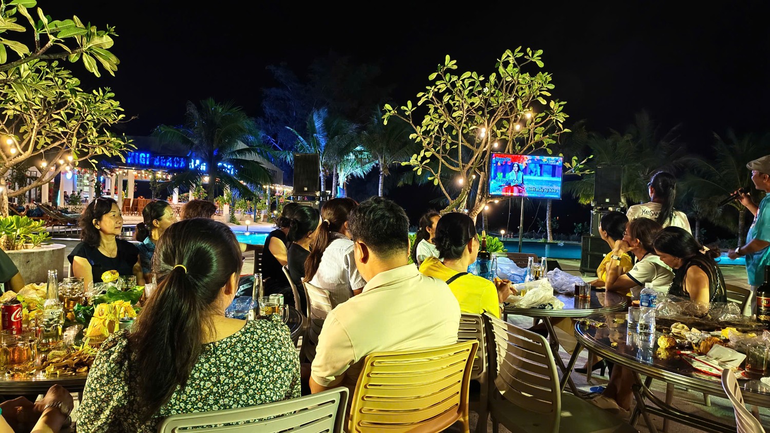 Dã ngoại 8/3/2035