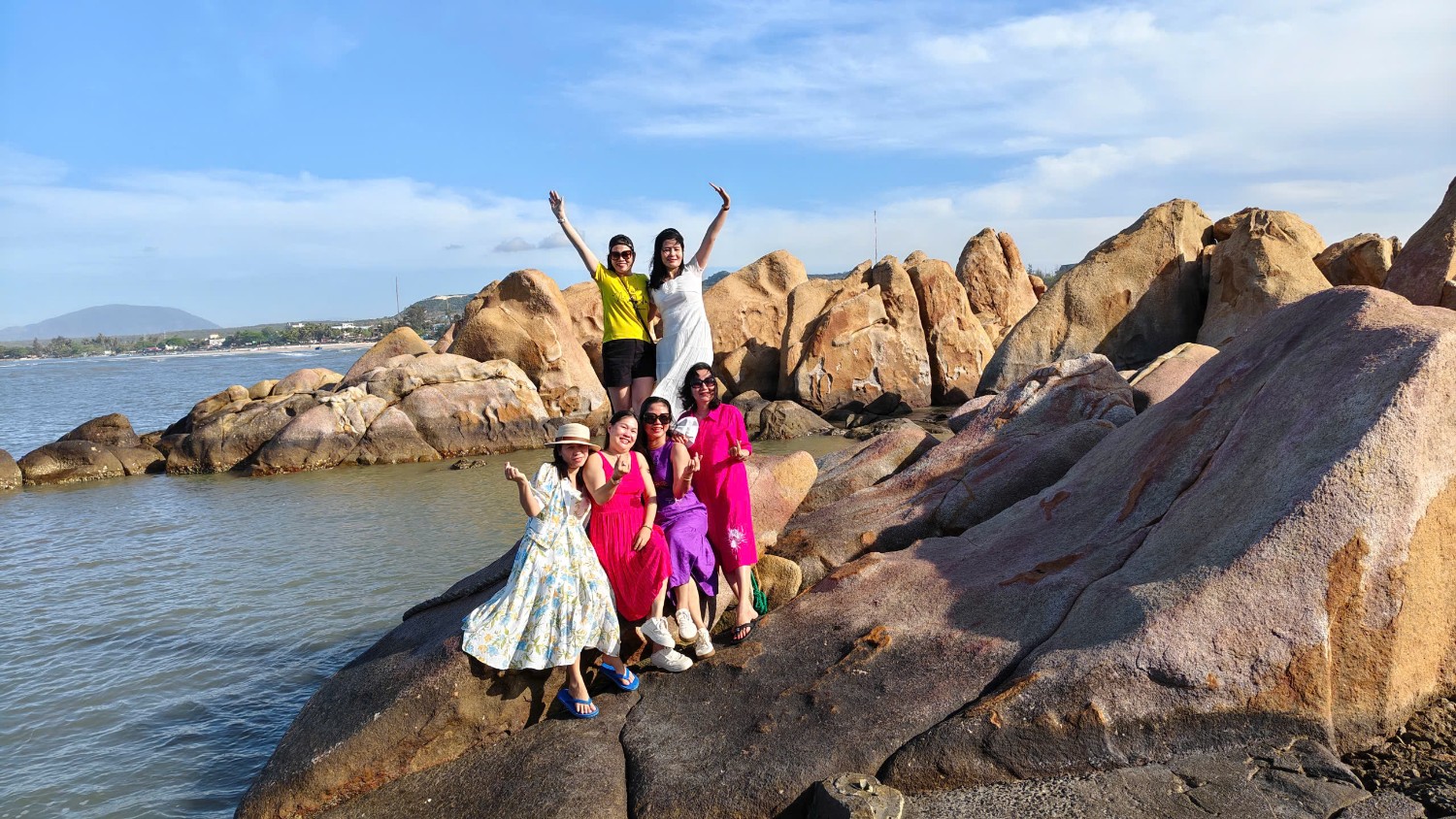 Dã ngoại 8/3/2035