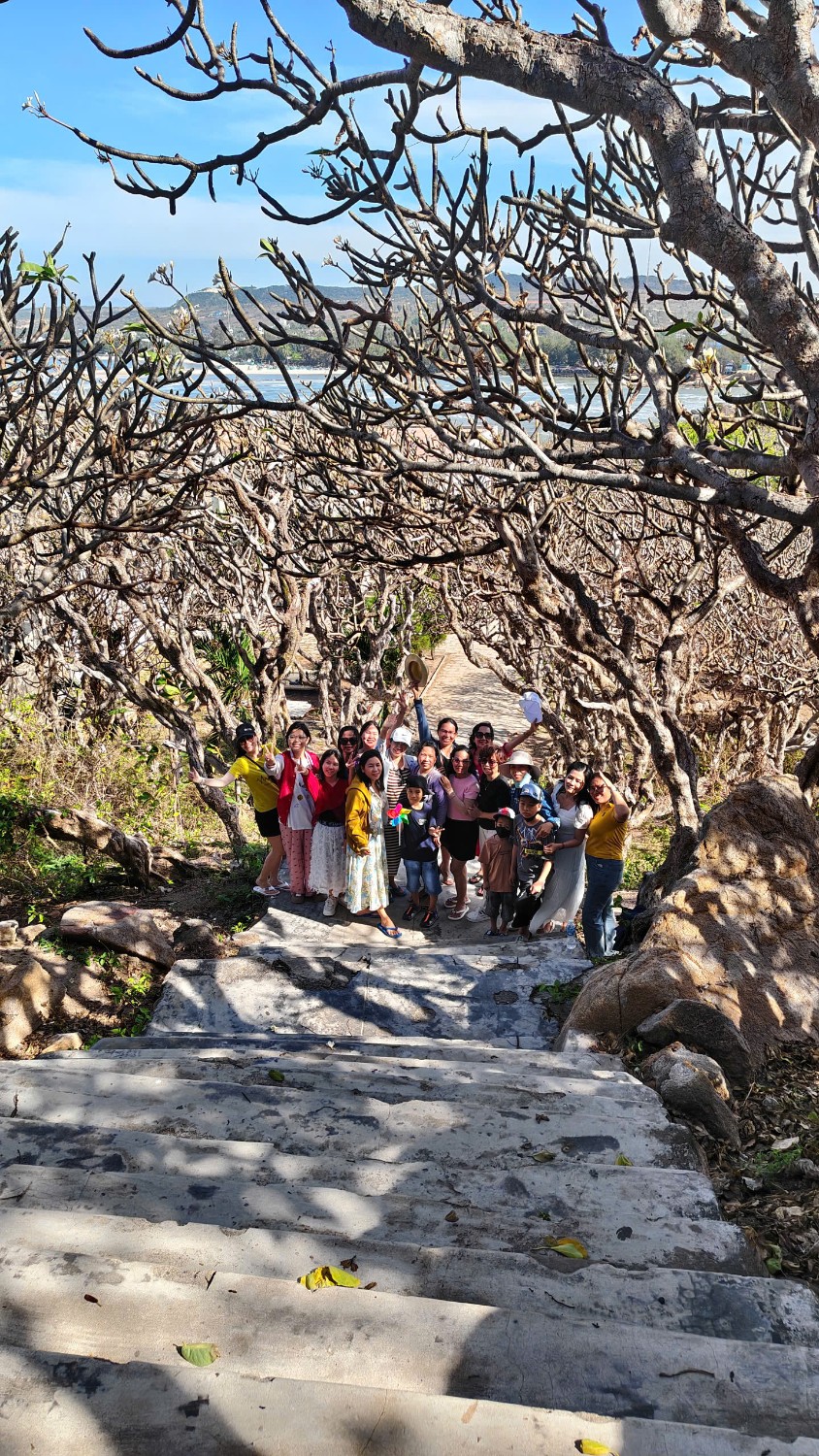 Dã ngoại 8/3/2035