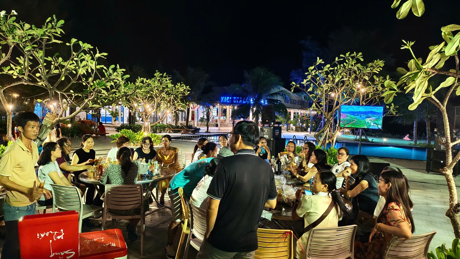 Dã ngoại 8/3/2035