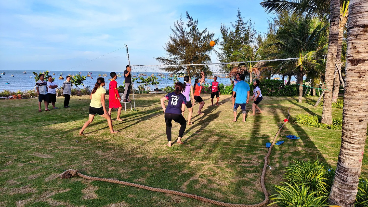 Dã ngoại 8/3/2035