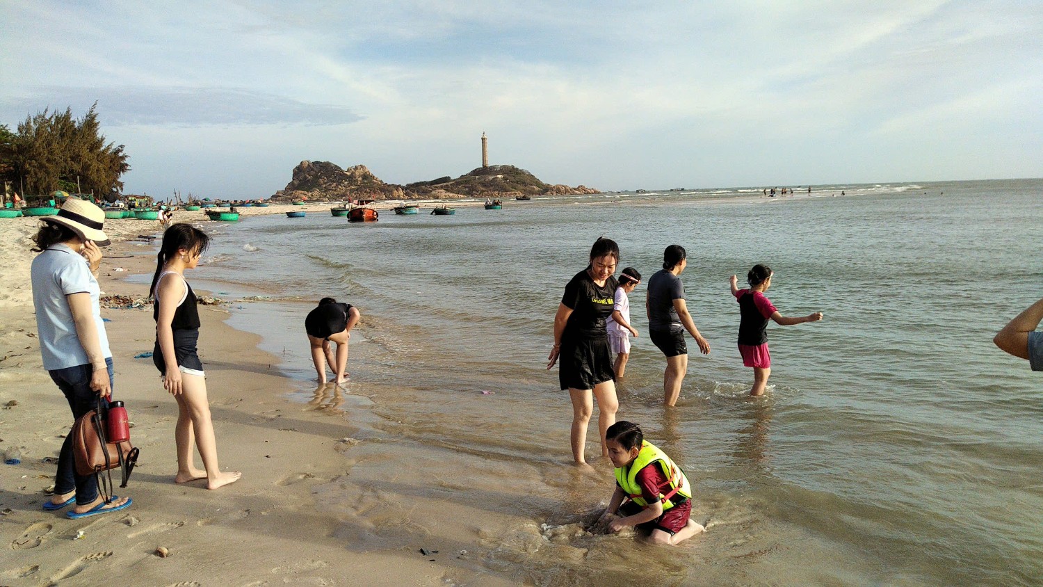 Dã ngoại 8/3/2035