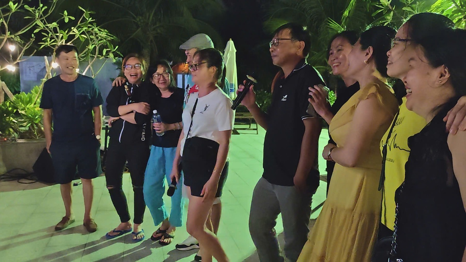 Dã ngoại 8/3/2035