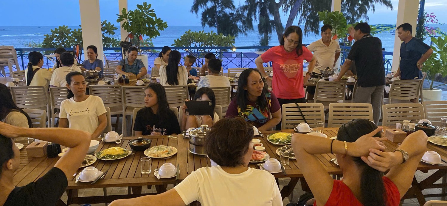 Dã ngoại 8/3/2035