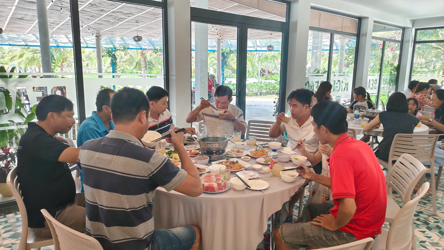 Dã ngoại 8/3/2035