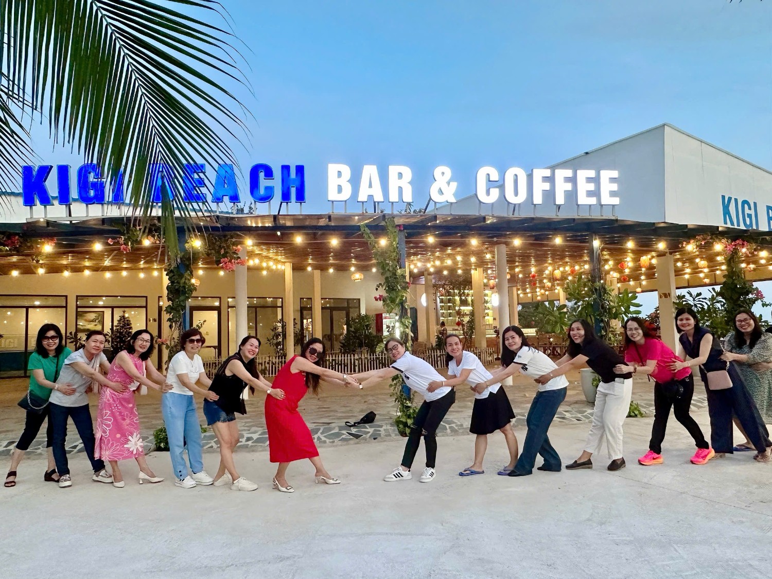 Dã ngoại 8/3/2035