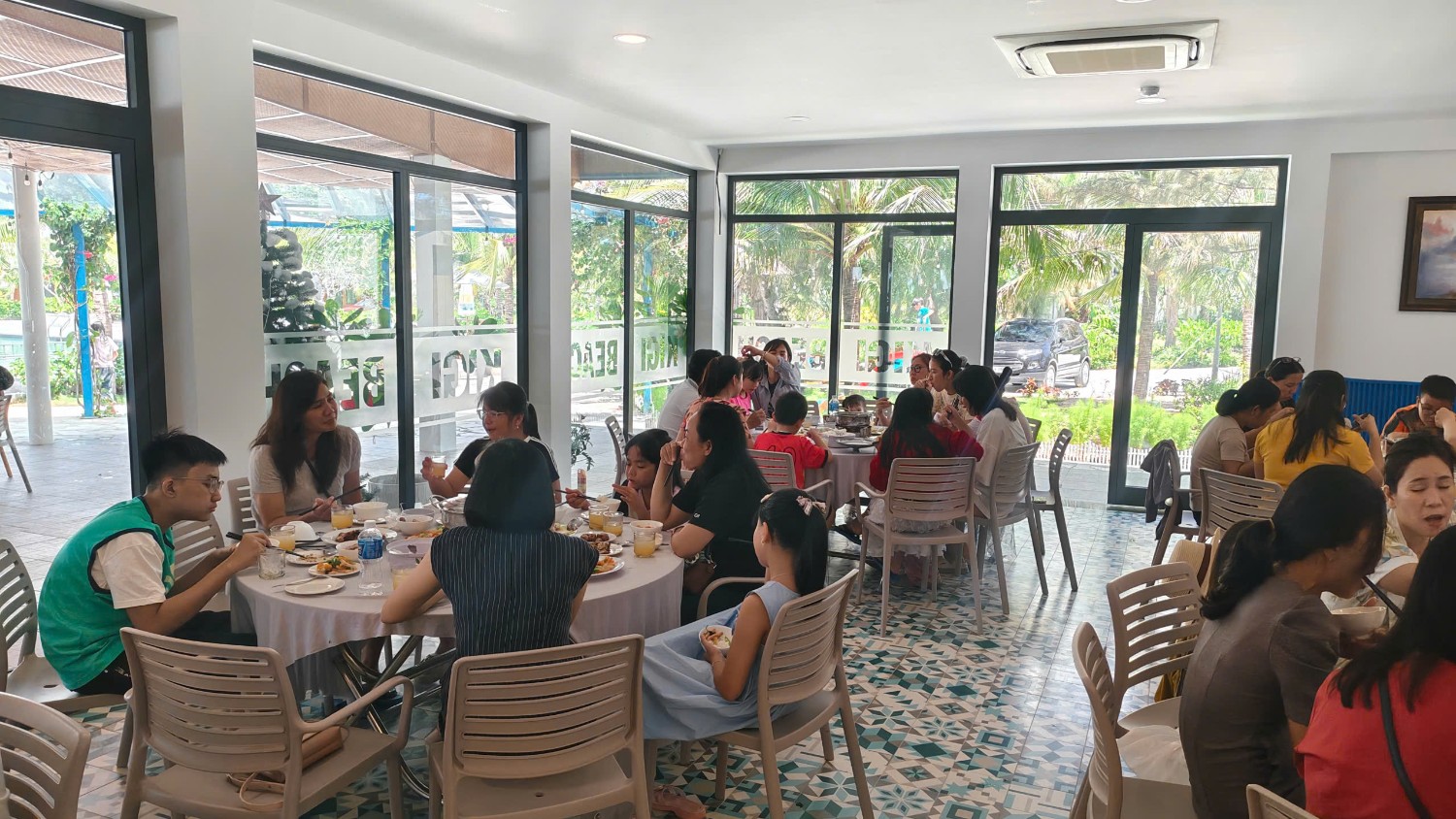 Dã ngoại 8/3/2035