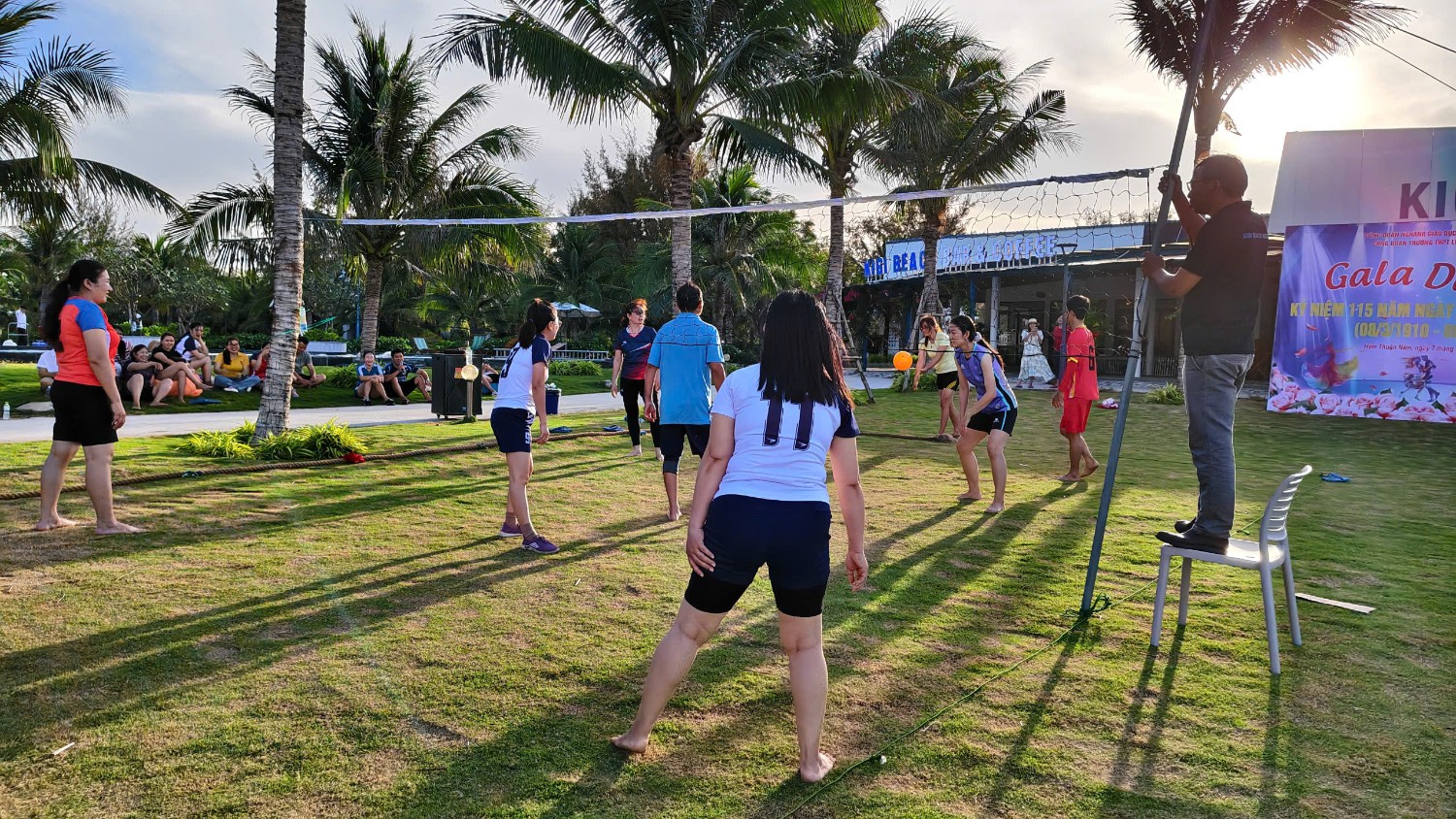 Dã ngoại 8/3/2035