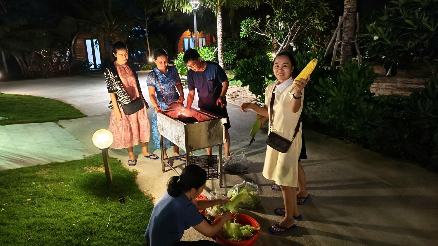 Dã ngoại 8/3/2035