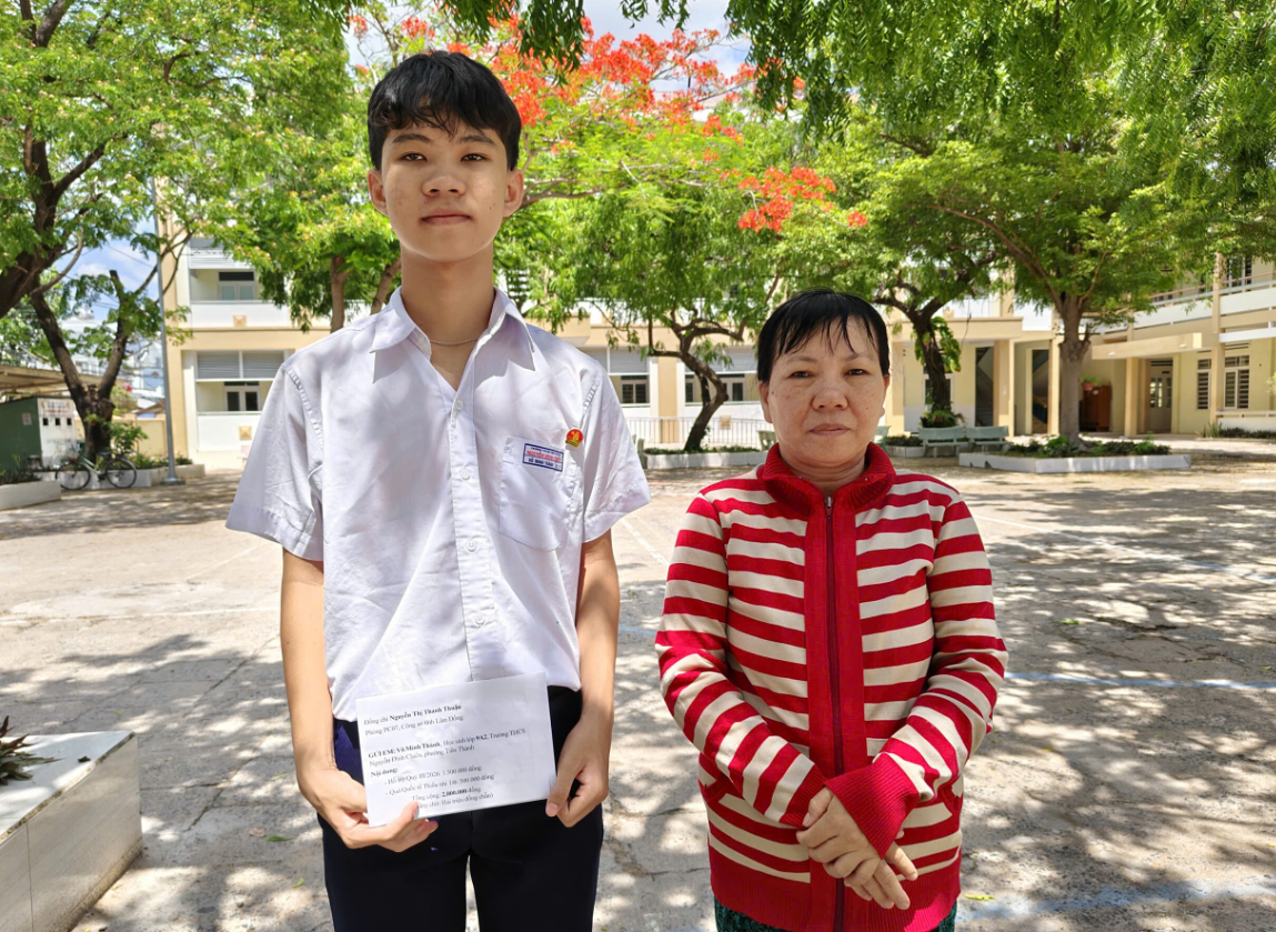 Khép lại hành trình đỡ đầu ý nghĩa, em Võ Minh Thành tự tin hoàn thành chương trình lớp 9